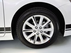 2013款 200h 1.8L CVT 暗夜骑士版