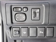2013款 200h 1.8L CVT 暗夜骑士版