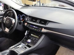2013款 200h 1.8L CVT 暗夜骑士版