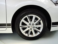 2013款 200h 1.8L CVT 暗夜骑士版