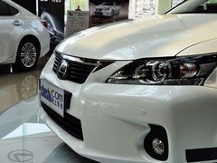 2013款 200h 1.8L CVT 暗夜骑士版