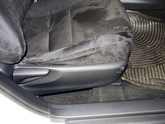 2013款 200h 1.8L CVT 暗夜骑士版
