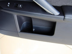 2013款 200h 1.8L CVT 暗夜骑士版