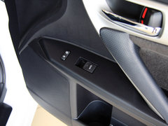 2013款 200h 1.8L CVT 暗夜骑士版