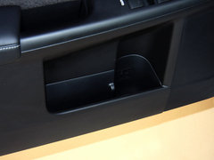 2013款 200h 1.8L CVT 暗夜骑士版