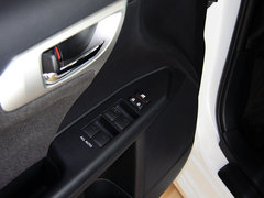 2013款 200h 1.8L CVT 暗夜骑士版