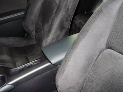 2013款 200h 1.8L CVT 暗夜骑士版