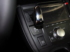 2013款 200h 1.8L CVT 暗夜骑士版