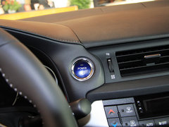 2013款 200h 1.8L CVT 暗夜骑士版