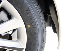 2013款 200h 1.8L CVT 暗夜骑士版