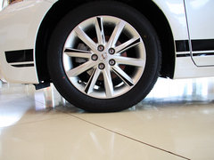 2013款 200h 1.8L CVT 暗夜骑士版
