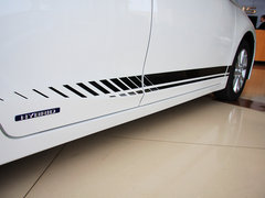 2013款 200h 1.8L CVT 暗夜骑士版
