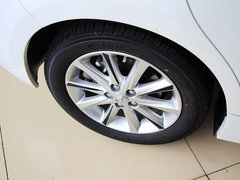 2013款 200h 1.8L CVT 暗夜骑士版
