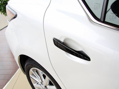 2013款 200h 1.8L CVT 暗夜骑士版