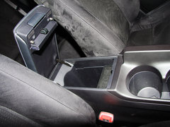 2013款 200h 1.8L CVT 暗夜骑士版