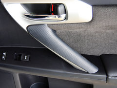 2013款 200h 1.8L CVT 暗夜骑士版