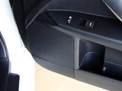 2013款 200h 1.8L CVT 暗夜骑士版