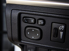 2013款 200h 1.8L CVT 暗夜骑士版