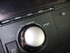 2013款 200h 1.8L CVT 暗夜骑士版