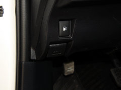 2013款 200h 1.8L CVT 暗夜骑士版