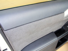 2013款 200h 1.8L CVT 暗夜骑士版