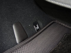 2013款 200h 1.8L CVT 暗夜骑士版