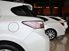 2013款 200h 1.8L CVT 花语花忆版