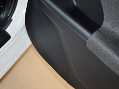 2013款 200h 1.8L CVT 花语花忆版