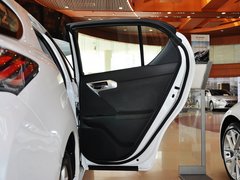 2013款 200h 1.8L CVT 花语花忆版