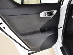 2013款 200h 1.8L CVT 花语花忆版