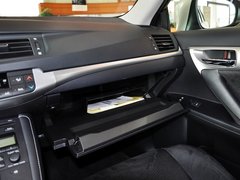 2013款 200h 1.8L CVT 花语花忆版