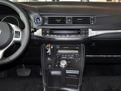 2013款 200h 1.8L CVT 花语花忆版