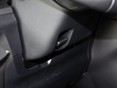 2013款 200h 1.8L CVT 花语花忆版