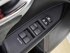 2013款 200h 1.8L CVT 花语花忆版