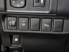 2013款 200h 1.8L CVT 花语花忆版
