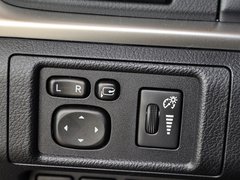 2013款 200h 1.8L CVT 花语花忆版