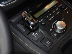 雷克萨斯CT 2013款 200h 1.8L CVT 花语花忆版