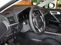 2013款 200h 1.8L CVT 花语花忆版