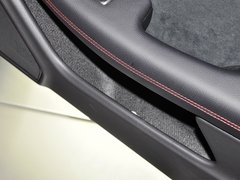 2012款 C63 6.3L 自动 限量版