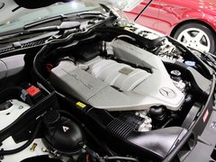 奔驰AMG  C63 6.3L 自动 发动机主体特写