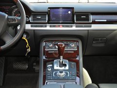 奥迪(进口)  奥迪 A8L W12 中控仪表台总特写