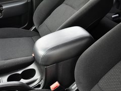2013款 2.0L 手动 两驱经典版 5座