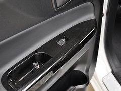 2013款 2.0L 手动 两驱经典版 5座