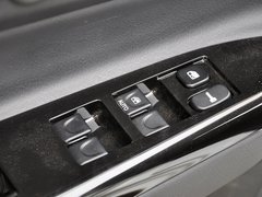 2013款 2.0L 手动 两驱经典版 5座