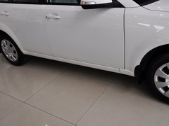 2013款 1.6L 手动 三厢风尚版