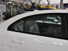 2013款 1.6L 手动 三厢风尚版