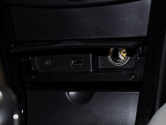 2013款 1.6L 手动 三厢风尚版