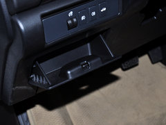 2013款 1.6L 手动 三厢风尚版