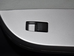 2013款 1.6L 手动 三厢风尚版