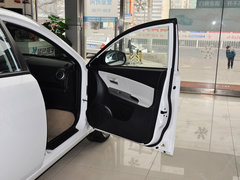 2013款 1.6L 手动 三厢风尚版